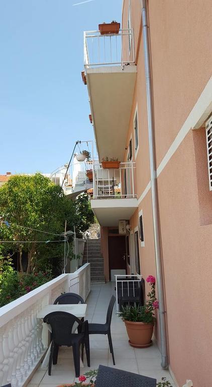 Apartments Alissa Hvar Town Exterior photo
