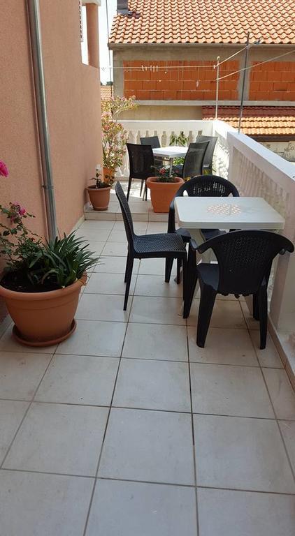 Apartments Alissa Hvar Town Exterior photo